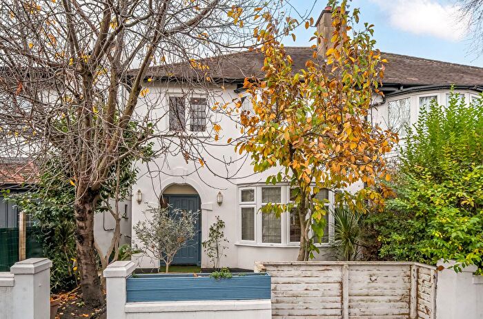 3 Bedroom Flat For Sale In Second Avenue, Acton, W3