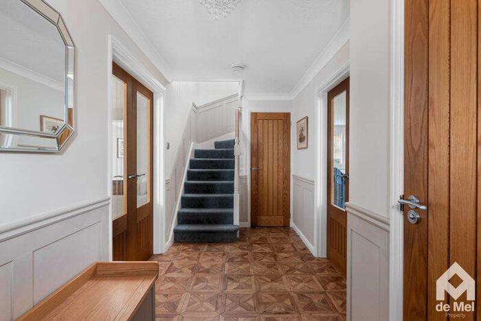 4 Bedroom Detached House For Sale In The Holt, Bishops Cleeve, GL52