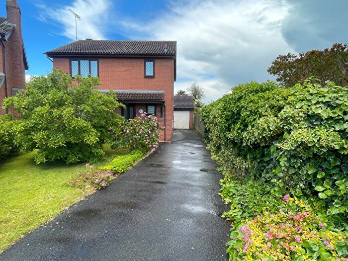 3 Bedroom Detached House For Sale In Ivy Grove, Burton-on-Trent, DE13