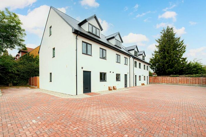 4 Bedroom Semi-Detached House To Rent In London Road, Sittingbourne, ME10