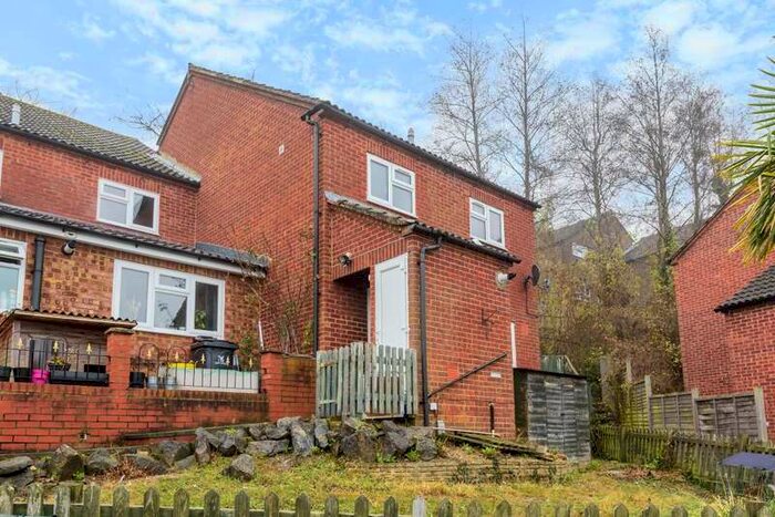 3 Bedroom End Of Terrace House To Rent In High Wycombe, Buckinghamshire, HP13