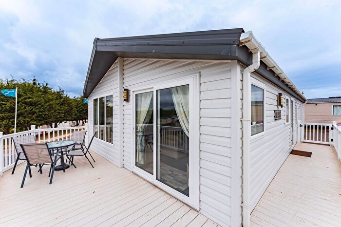 2 Bedroom Mobile/park Home For Sale In Beach Road, Kessingland, NR33