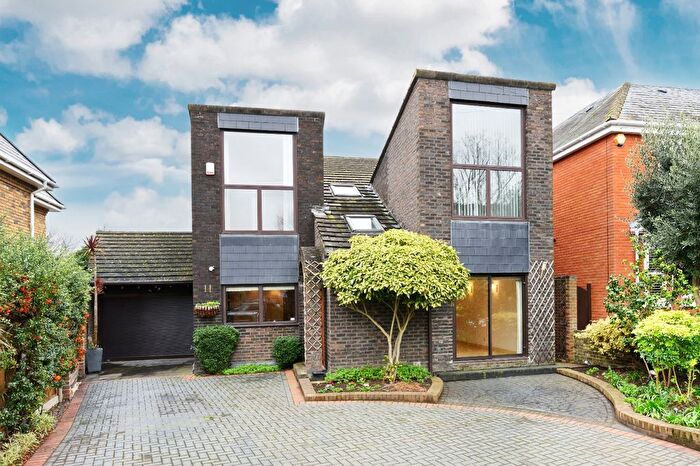 4 Bedroom Detached House For Sale In Hansler Grove, East Molesey, Surrey, KT8