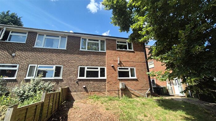 2 Bedroom Flat For Sale In Lime Grove, Alton, Hampshire, GU34
