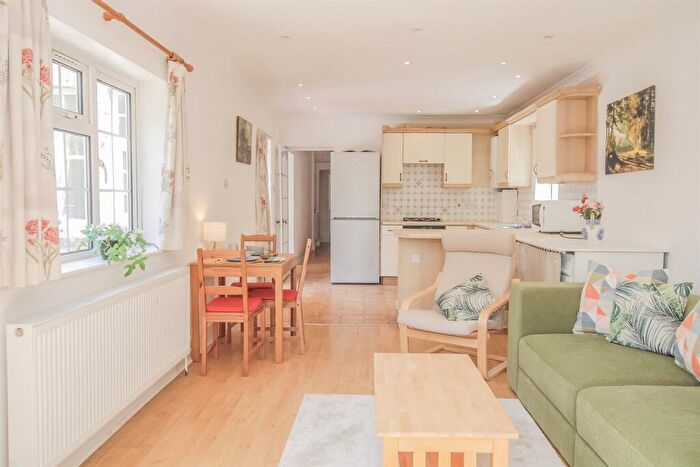 2 Bedroom Flat To Rent In Dartmouth Road, Mapesbury Conservation Area, NW2