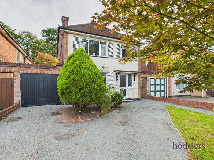 4 Bedroom Detached House For Sale In Little Green Lane, Chertsey, Surrey, KT16