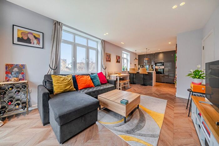 1 Bedroom Flat For Sale In Heather Close, Battersea, London, SW8