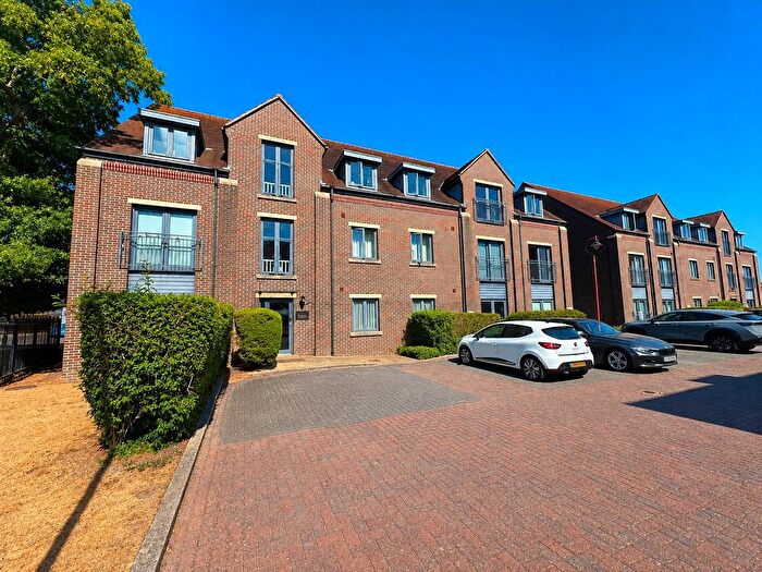 2 Bedroom Flat For Sale In Heritage Way, Gosport, PO12