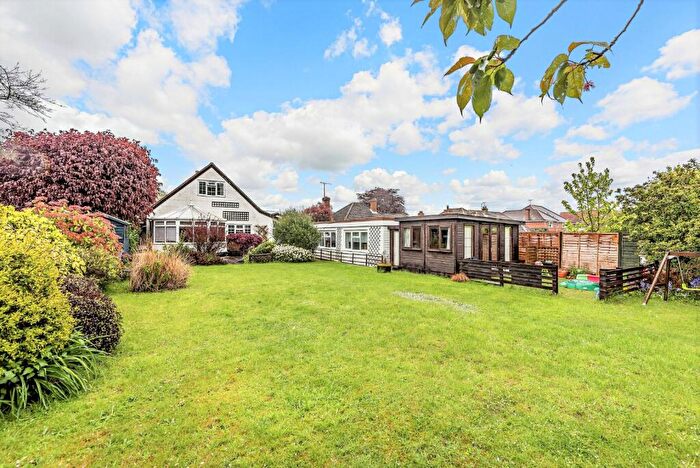 4 Bedroom Detached House For Sale In Pangbourne Road, Upper Basildon, Reading, Berkshire, RG8
