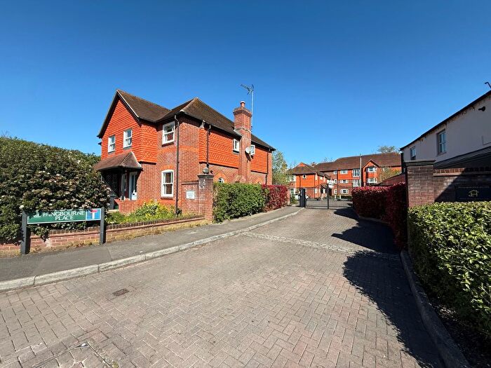 2 Bedroom Flat To Rent In Pangbourne Place, Pangbourne, Reading, Berkshire, RG8