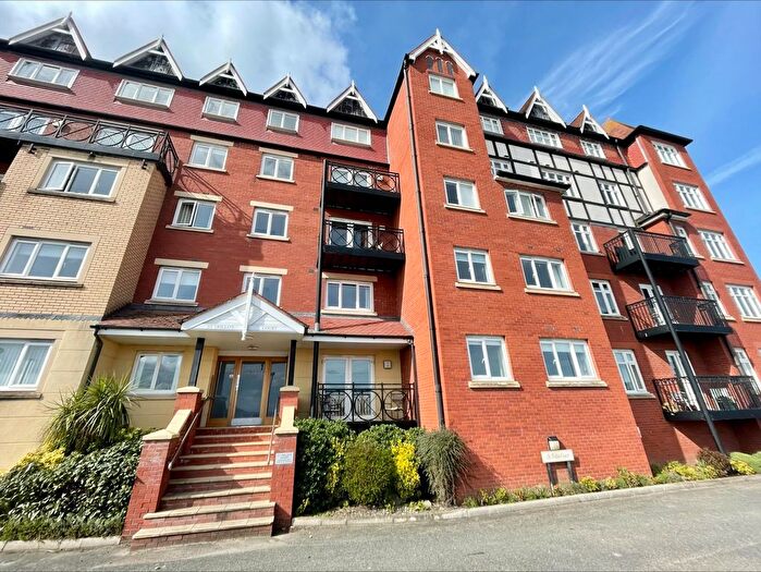 2 Bedroom Property To Rent In Rhos Promenade, Colwyn Bay, LL28