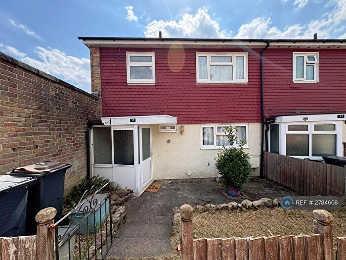 3 Bedroom End Of Terrace House To Rent In Oak Bank, Croydon, CR0
