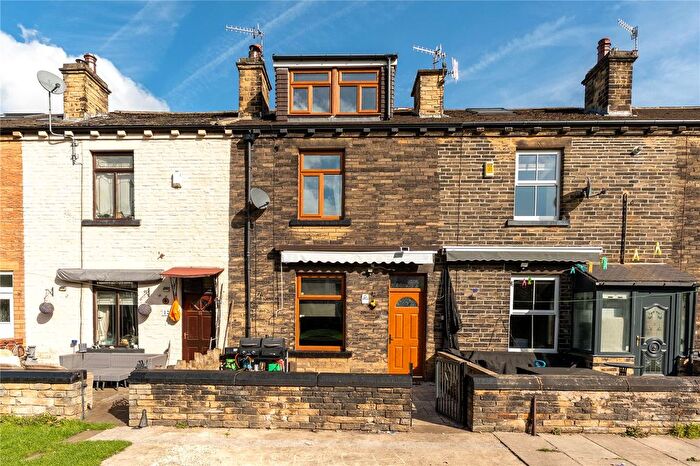 4 Bedroom Terraced House For Sale In South View, Greengates, BD10