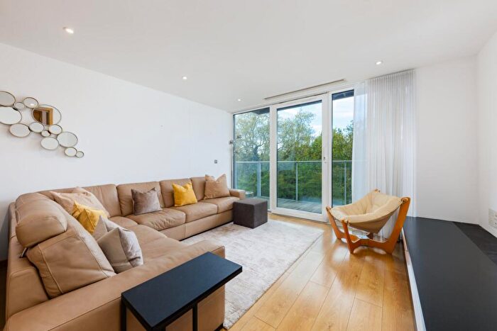 2 Bedroom Property To Rent In Eustace Building, Queenstown Road, SW11