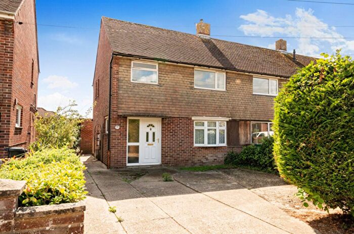 3 Bedroom End Of Terrace House For Sale In Duncan Road, Chichester, PO19