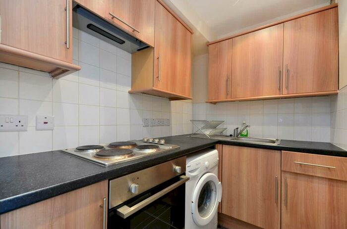 Studio To Rent In Warren Court, Fitzrovia, London, NW1