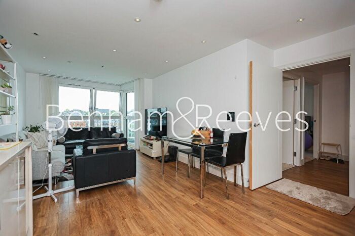 2 Bedroom Apartment To Rent In Queensland Road, Highgate, N7