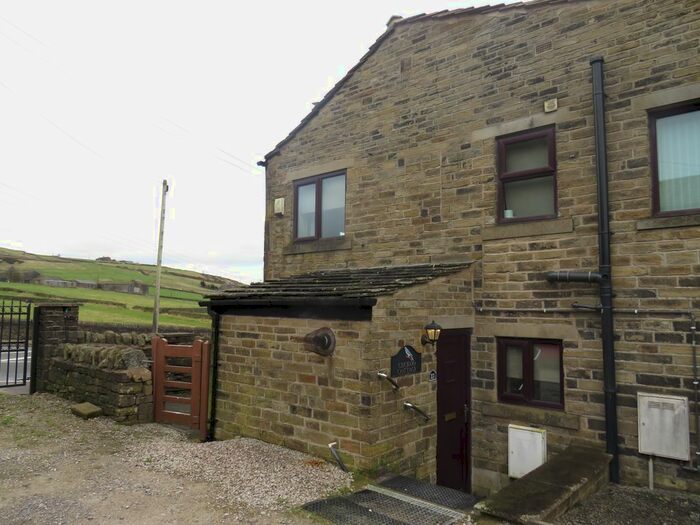 2 Bedroom Cottage To Rent In Causeway Foot, Halifax, HX2