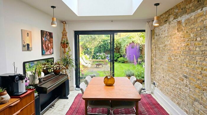 3 Bedroom Maisonette For Sale In Cathnor Road, London, W12