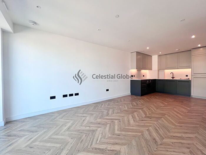 1 Bedroom Flat For Sale In Tryon House, Brook Street, Kingston Upon Thames, KT1