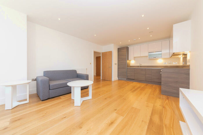 1 Bedroom Apartment To Rent In Harbourside Court, Gullivers Walk, London, SE8
