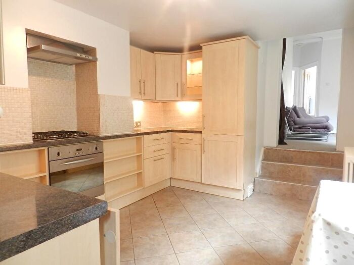 2 Bedroom Flat To Rent In Warriner Gardens, First Floor Flat, London, SW11