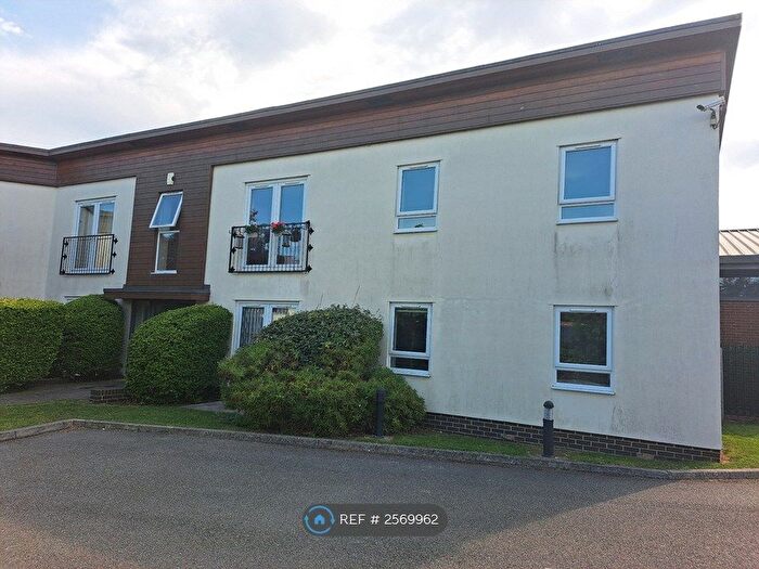 2 Bedroom Flat To Rent In Priory Mews, Leigh-On-Sea, SS9