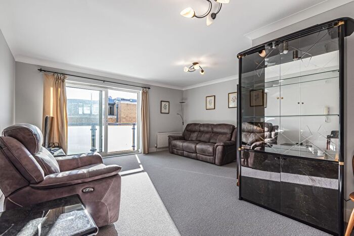 2 Bedroom Flat To Rent In Hartfield Crescent, Wimbledon, London, SW19