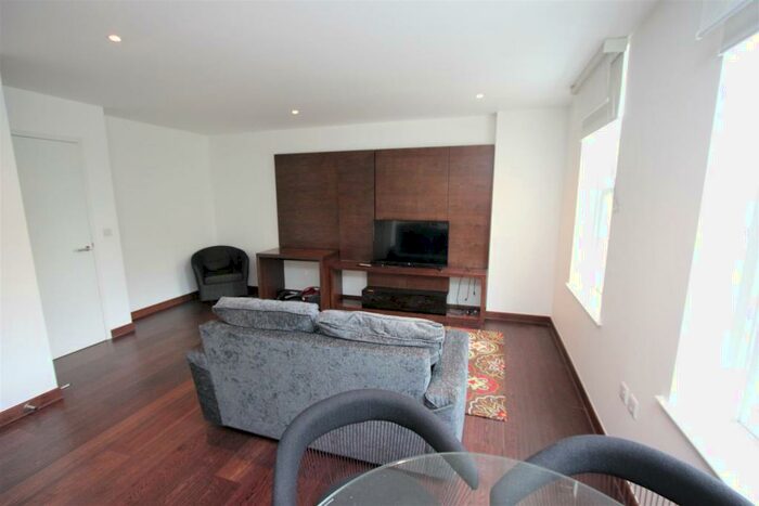 1 Bedroom Apartment To Rent In King Henry Terrace, Sovereign Court, Wapping, E1W