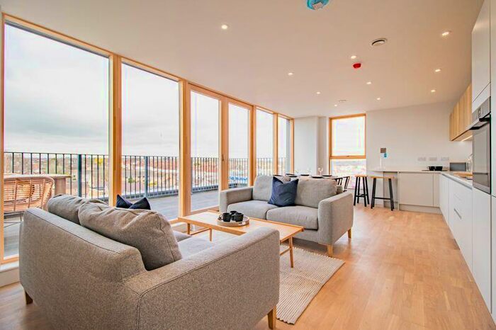 2 Bedroom Flat To Rent In Riverside View, Keynsham, BS31