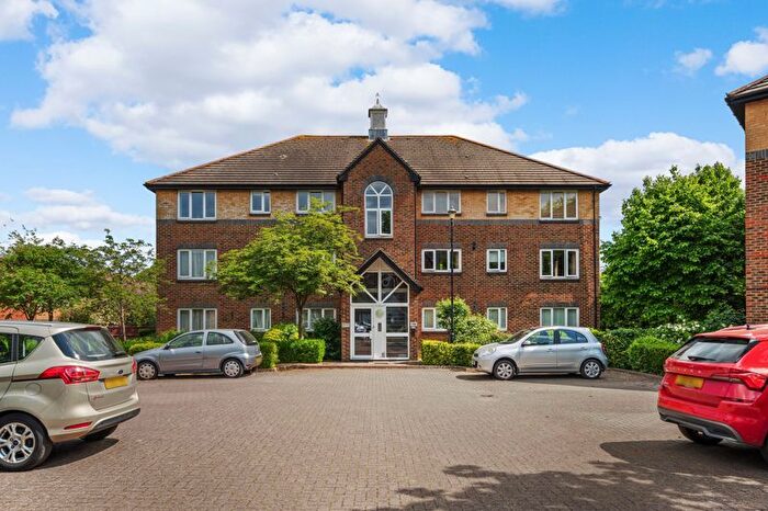 1 Bedroom Flat For Sale In Cotswold Way, Worcester Park, KT4
