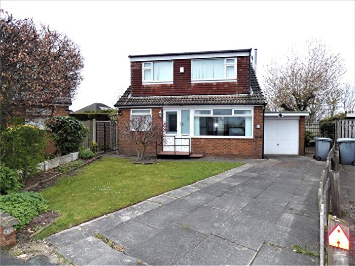 4 Bedroom Bungalow To Rent In Grange Avenue, East Bierley, Bradford, West Yorkshire, BD4