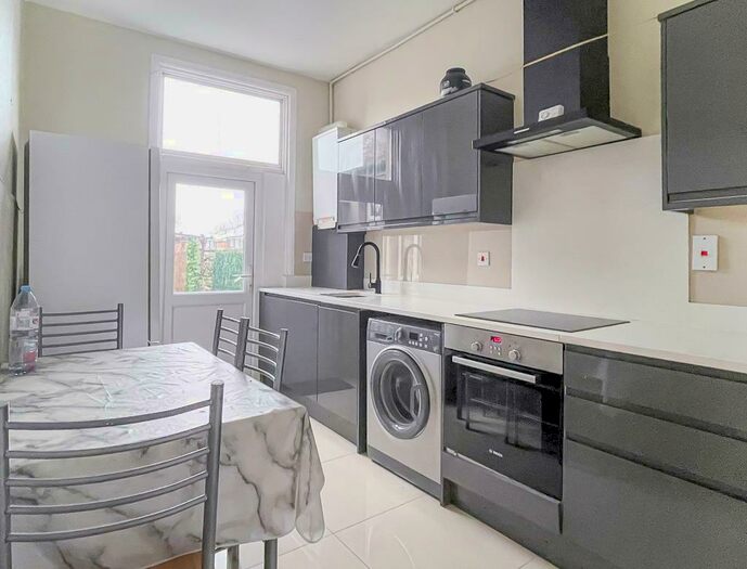 1 Bedroom Apartment To Rent In High Road Leytonstone, London, E11