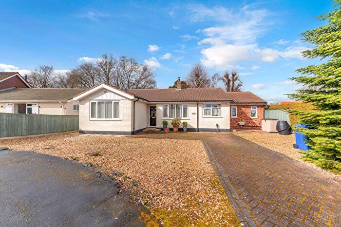 3 Bedroom Detached Bungalow For Sale In Maple Grove, Healing, DN41