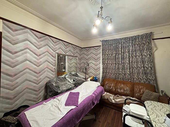 3 Bedroom Semi-detached House For Sale In Malvern Road, Thornton Heath, Surrey, CR7