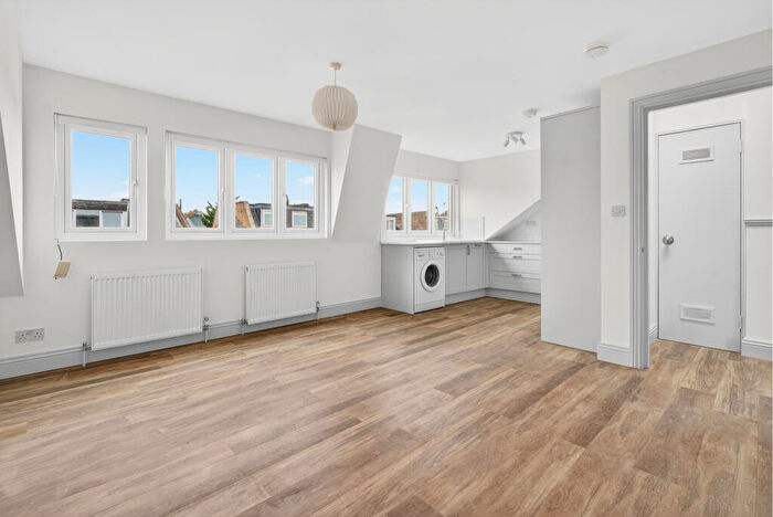 1 Bedroom Apartment To Rent In Adolphus Road, London, N4
