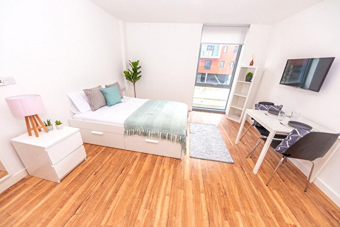 1 Bedroom Flat To Rent In The Studios, Plaza Boulevard, Liverpool, L8