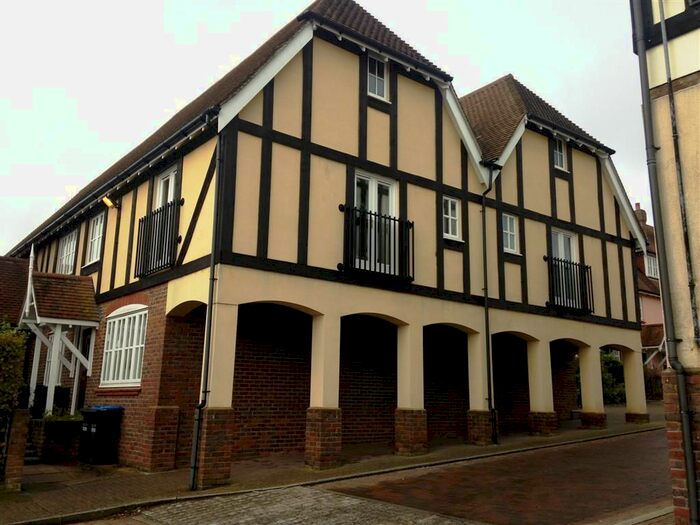 2 Bedroom Flat To Rent In Updown Hill, Haywards Heath, RH16