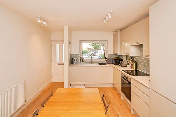 2 Bedroom Maisonette For Sale In Turenne Close, London, SW18