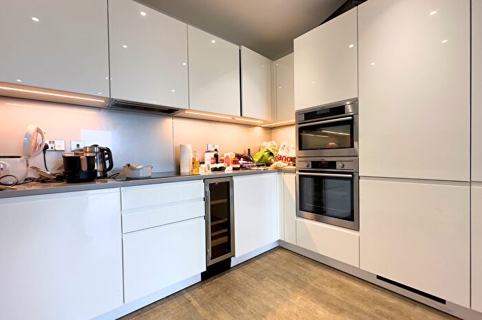 2 Bedroom Flat To Rent In Bach House, Nine Elms, SW8