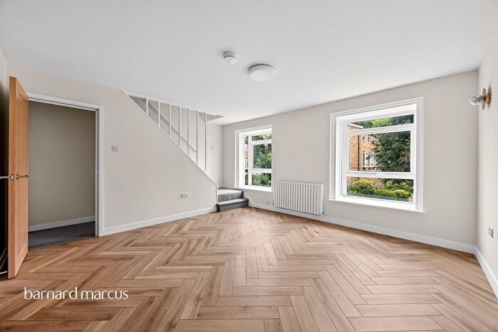 3 Bedroom Maisonette For Sale In Cotelands, Croydon, CR0