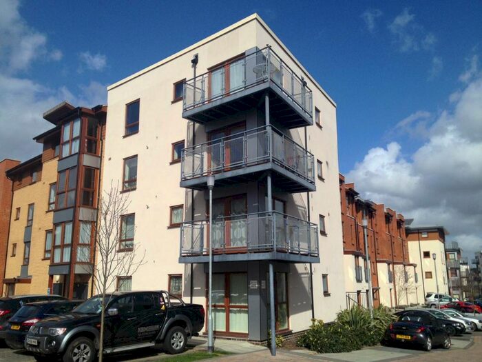 2 Bedroom Flat To Rent In Commonwealth Drive, Three Bridges, RH10