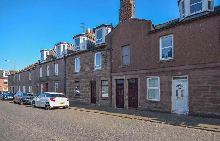 3 Bedroom Flat To Rent In Hill Street, Montrose, Angus, DD10