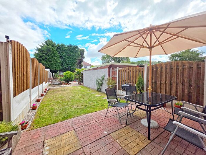 3 Bedroom Semi-Detached House For Sale In Bleakley Avenue, Notton, Wakefield, WF4