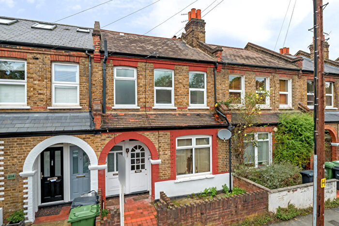 2 Bedroom Maisonette For Sale In Malyons Road, London, SE13