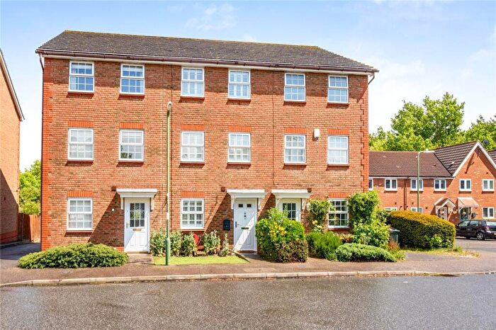 3 Bedroom Terraced House For Sale In Warwick Way, Dartford, DA1