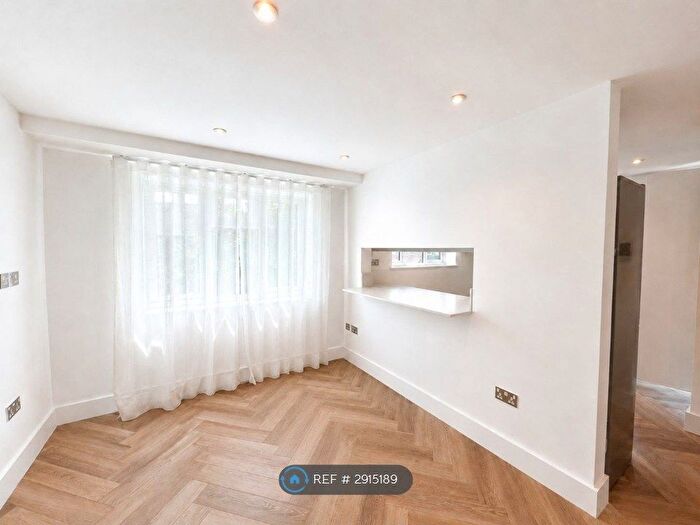 2 Bedroom Maisonette To Rent In Runnymede, London, SW19