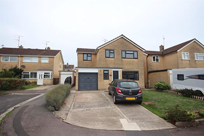 4 Bedroom Detached House For Sale In Wells Close, Chippenham, SN14