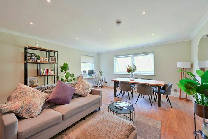 2 Bedroom Flat To Rent In Upper Richmond Road, Putney, London, SW15