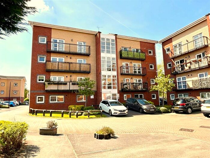 2 Bedroom Apartment To Rent In Wharf Road, Sale, M33
